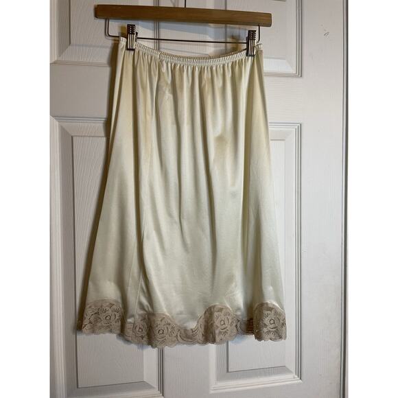 VTG Vanity Fair Ivory Silky Slip Skirt W/ Floral Lace Trim Small Classic Cottage - Picture 2 of 8